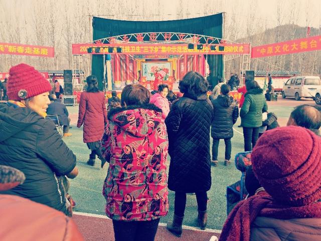 說說你家鄉(xiāng)過年都有什么特色習(xí)俗？